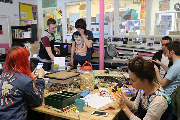A photo of a workshop at Artful Dodgers Studios in 2015 with Cake Industries and Kate Geck. We worked with young artists to make animatonic 3D printed portraits that were part of the Spectrum of Practice projects.
